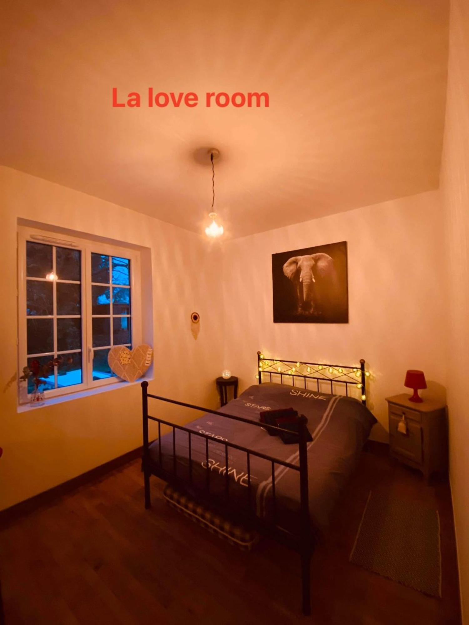 Chambre Hotes Montpinchon Екстериор снимка